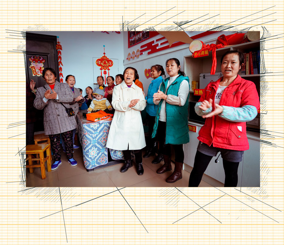 Women who migrated to the Wangjia community participate in local activities at the community centre in Tongren City, Guizhou Province, April 2021. Credit: Xiang Wang