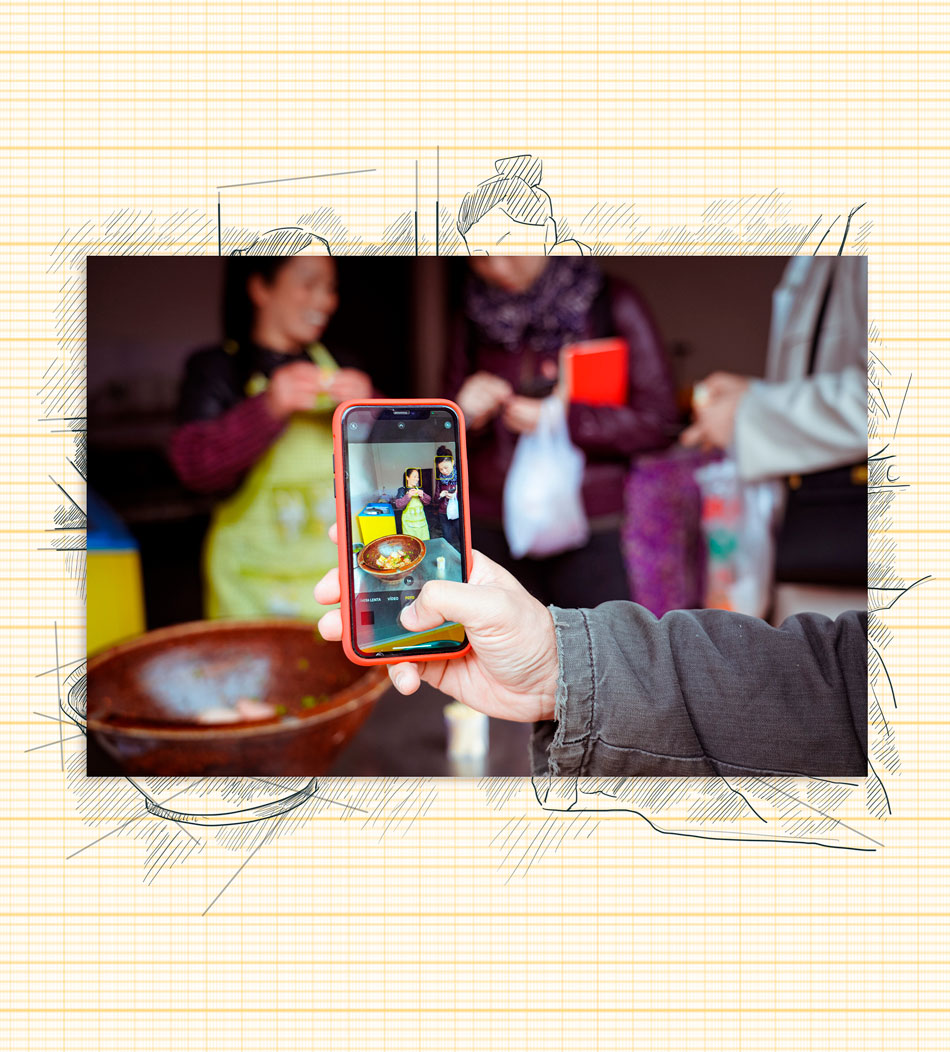 A local food vendor and user of the Yishizhifu short video platform showcases her cooking in the village of Danyang, Wanshan District, Guizhou Province, April 2021. Credit: Xiang Wang