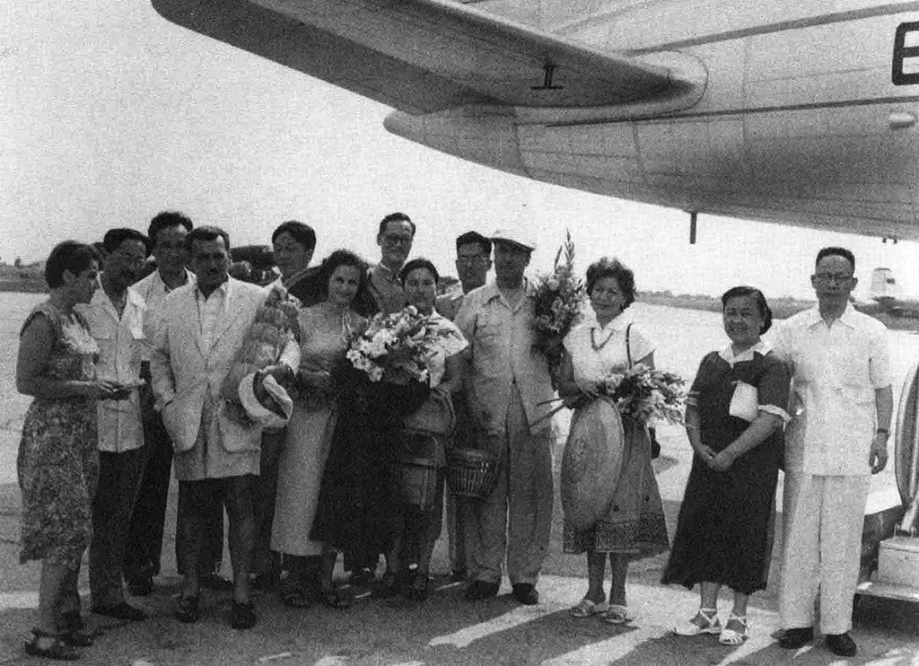 Jorge Amado, Zélia Gattai, Pablo Neruda, and Matilde Urrutia being received by Ding Ling and other Chinese writers in Beijing, 1957